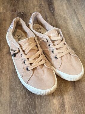 Blowfish Beige/Tan Canvas Sneakers